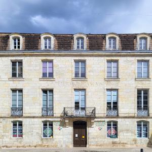 france/nouvelle-aquitaine/perigueux/place-de-l-ancien-hotel-de-ville