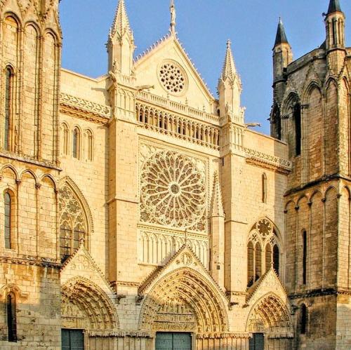 france/nouvelle-aquitaine/poitiers/cathedrale-saint-pierre-et-saint-paul