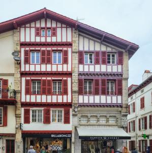 france/nouvelle-aquitaine/saint-jean-de-luz/rue-leon-gambetta