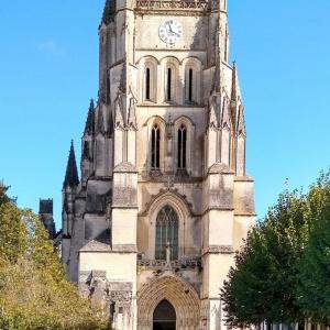france/nouvelle-aquitaine/saintes/cathedrale-saint-pierre