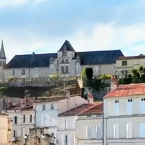 france/nouvelle-aquitaine/saintes/parvis-du-gouverneur