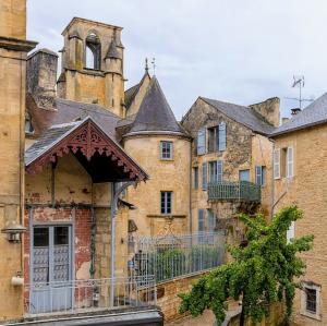 france/nouvelle-aquitaine/sarlat-la-caneda/rue-jean-jacques-rousseau