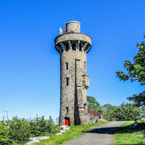 france/nouvelle-aquitaine/toulx-sainte-croix