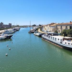 france/occitanie/aigues-mortes/route-du-mole