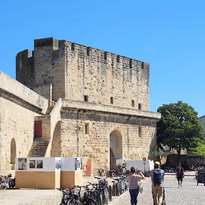 france/occitanie/aigues-mortes/tours-et-remparts-d-aigues-mortes