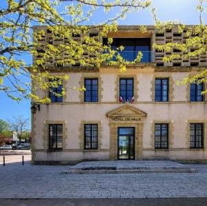 france/occitanie/bozouls/place-de-la-mairie