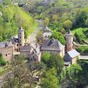 france/occitanie/bozouls/tours-medievales