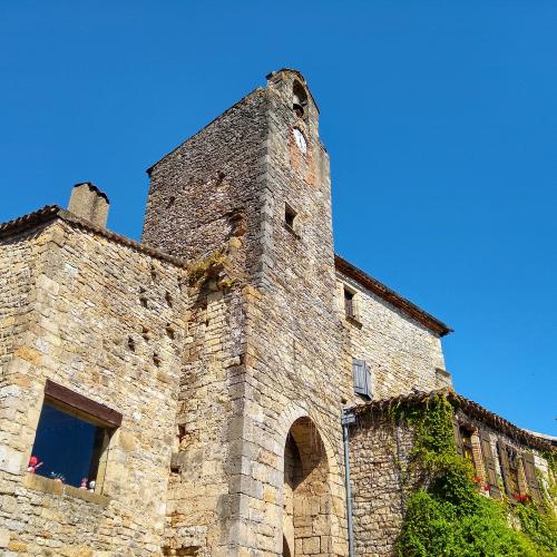 france/occitanie/bruniquel/place-de-l-horloge