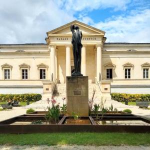 france/occitanie/cahors/palais-de-justice