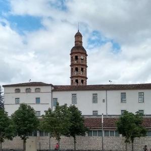 france/occitanie/cahors/place-francois-mitterrand