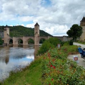 france/occitanie/cahors/pont-valentre