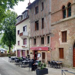 france/occitanie/cahors/rue-de-la-daurade