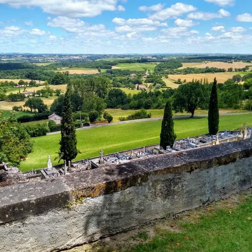 france/occitanie/castelnau-de-montmiral/esplanade