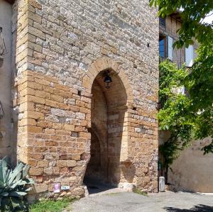 france/occitanie/castelnau-de-montmiral/porte-des-garrics