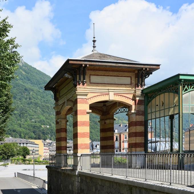 france/occitanie/cauterets/esplanade-des-oeufs