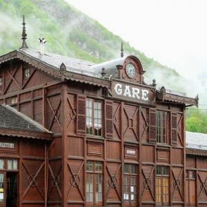 france/occitanie/cauterets/gare-en-bois