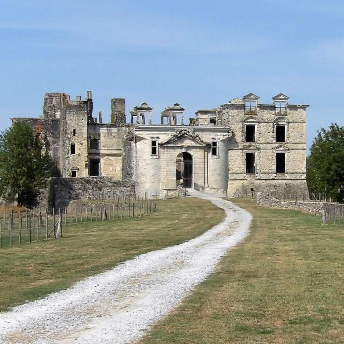 france/occitanie/chateau-de-gramont