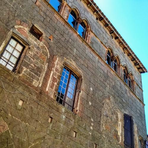 france/occitanie/cordes-sur-ciel/ancien-presbytere