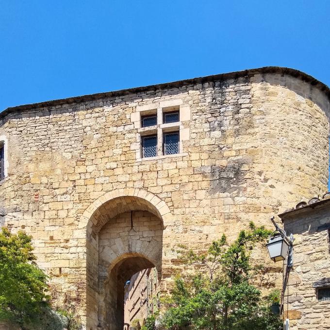 france/occitanie/cordes-sur-ciel/portail-peint