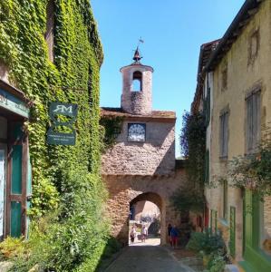 france/occitanie/cordes-sur-ciel/porte-de-l-horloge