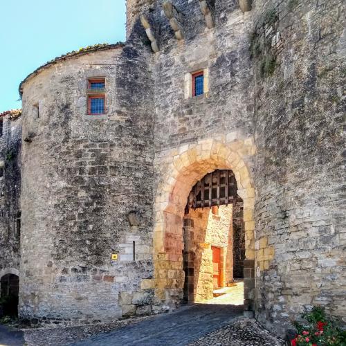 france/occitanie/cordes-sur-ciel/porte-de-la-jane