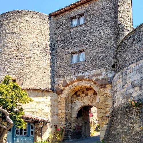 france/occitanie/cordes-sur-ciel/porte-des-ormeaux