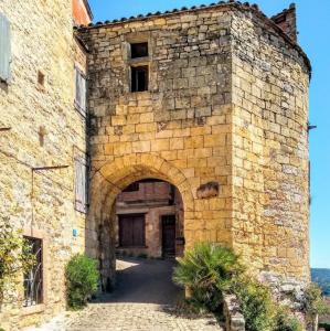 france/occitanie/cordes-sur-ciel/porte-des-vainqueurs