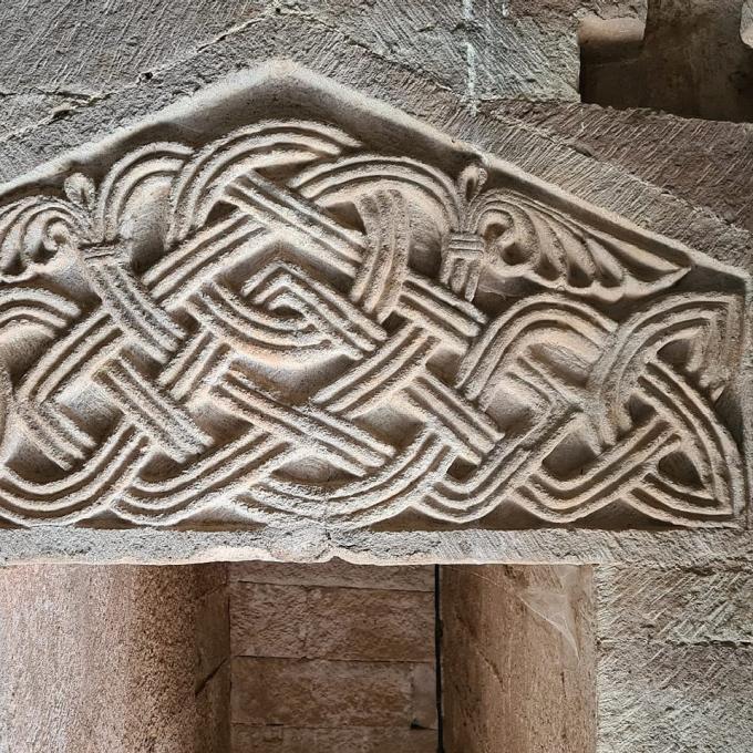 france/occitanie/eglise-saint-pierre-de-bessuejouls