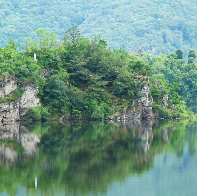 france/occitanie/lac-de-sarrans
