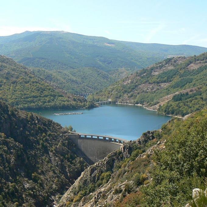 france/occitanie/lac-de-villefort