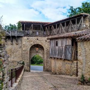 france/occitanie/lautrec/porte-de-la-caussade