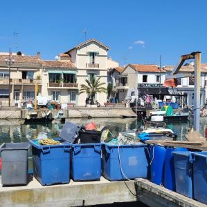 france/occitanie/le-grau-du-roi/canal-quais-du-canal