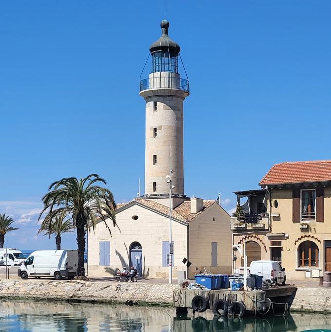 france/occitanie/le-grau-du-roi/phare