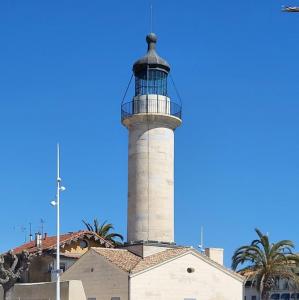 france/occitanie/le-grau-du-roi/phare