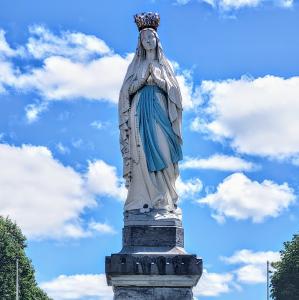 france/occitanie/lourdes/esplanade