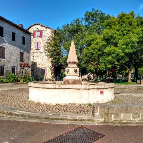 france/occitanie/monesties/fontaine