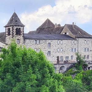 france/occitanie/mur-de-barrez