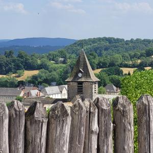 france/occitanie/mur-de-barrez/esplanade-de-l-ancien-chateau