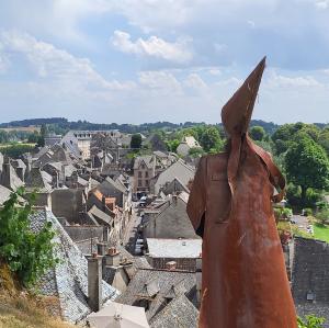 france/occitanie/mur-de-barrez/esplanade-de-l-ancien-chateau