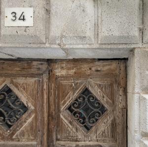 france/occitanie/mur-de-barrez/maison-fualdes
