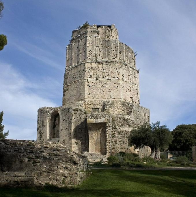 france/occitanie/nimes/tour-magne