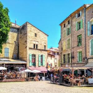 france/occitanie/pezenas/place-gambetta