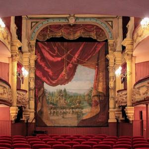 france/occitanie/pezenas/theatre-de-pezenas