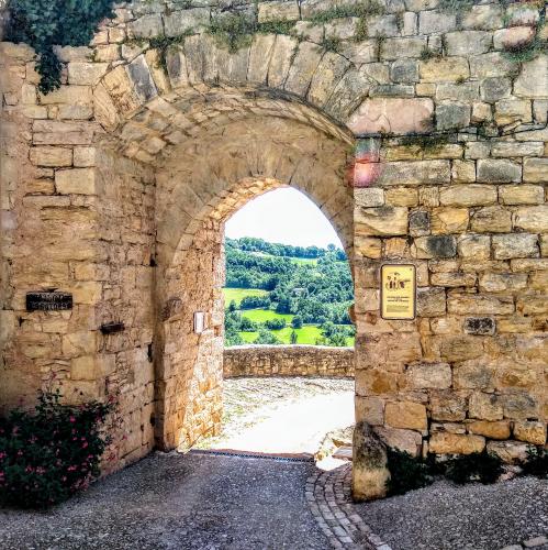 france/occitanie/puycelsi/porte-de-l-hirissou