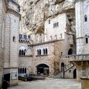 france/occitanie/rocamadour/place-saint-amadour