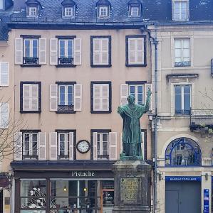 france/occitanie/rodez/place-de-la-cite