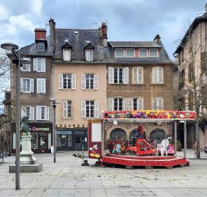 france/occitanie/rodez/place-du-bourg