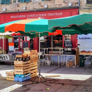 france/occitanie/rodez/place-du-bourg