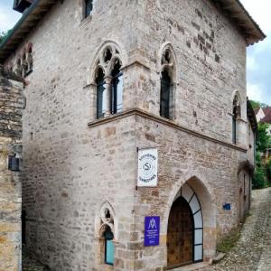 france/occitanie/saint-cirq-lapopie/maisons-daura