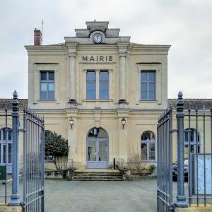 france/pays-de-la-loire/montreuil-bellay/mairie